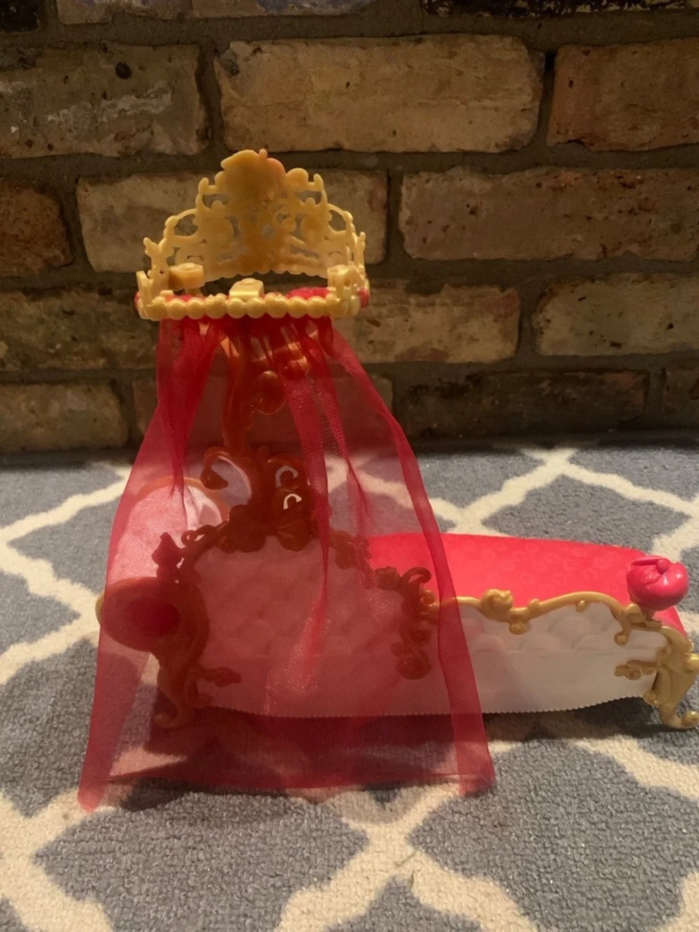 Ever After High Getting Fairest Apple White Fainting Couch